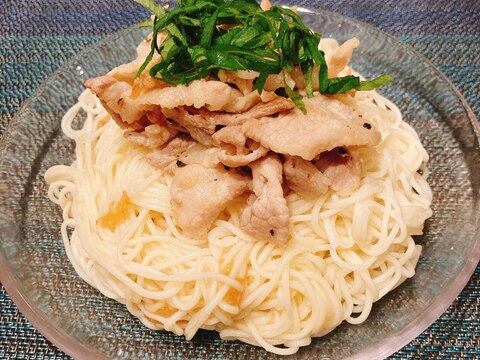 豚肉と梅肉の汁なしそうめん